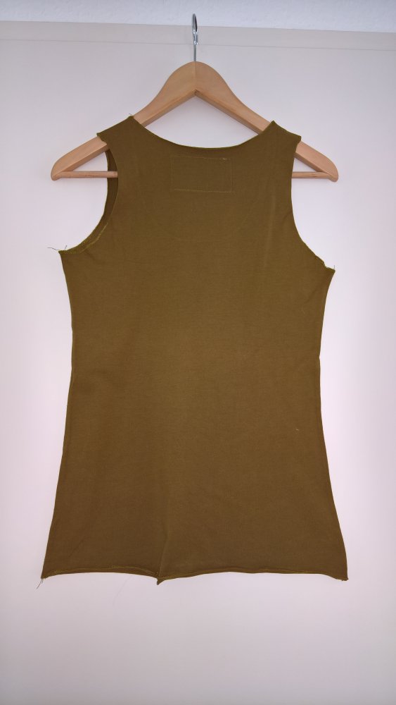 Top von Review mit Kronleuchteraufdruck