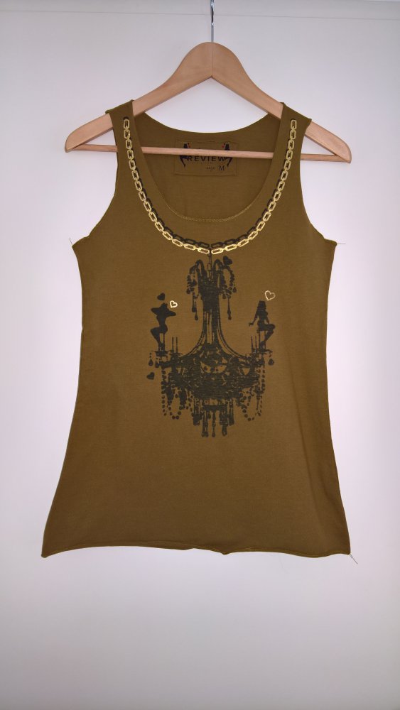 Top von Review mit Kronleuchteraufdruck