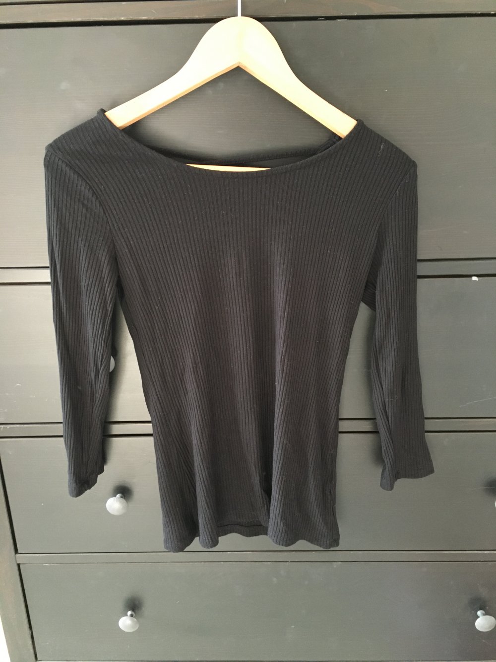 Langarm Shirt mit Rückenausschnitt schwarz New Yorker Amisu S