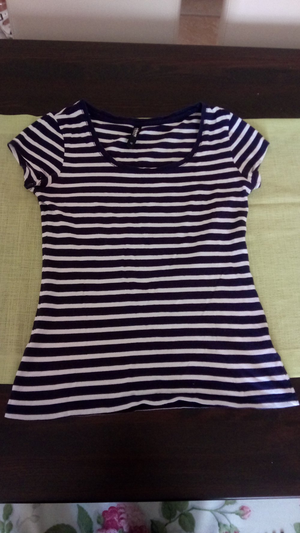 Blau-Weiß gestreiftes T-Shirt 