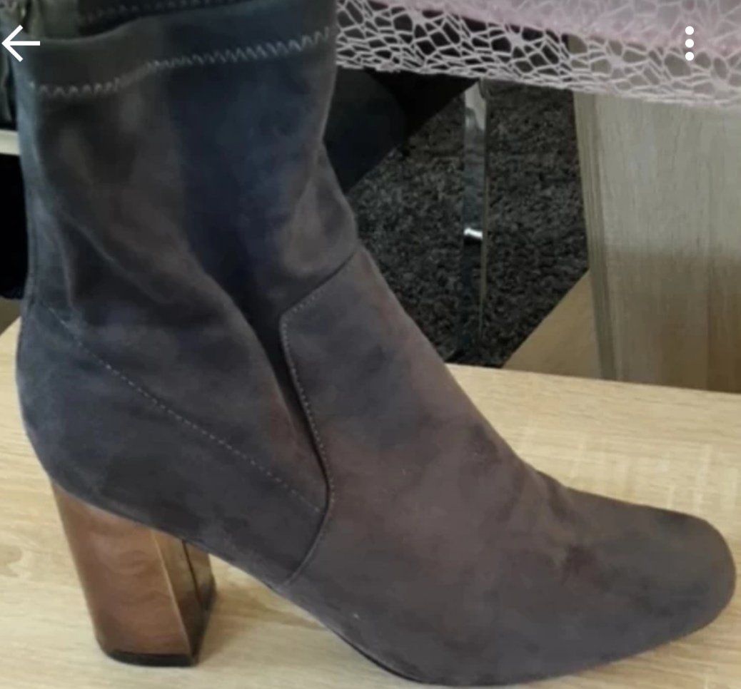 GRAUER STIEFEL MIT SILBERNEM Absatz