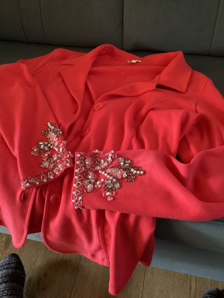 Schönes Twin Set, Größe 46 von Heine, dreifarbig mit Perlenstickerei