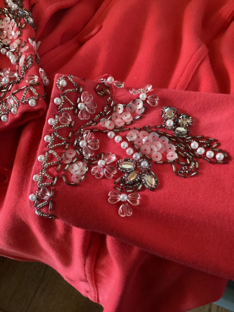 Schönes Twin Set, Größe 46 von Heine, dreifarbig mit Perlenstickerei