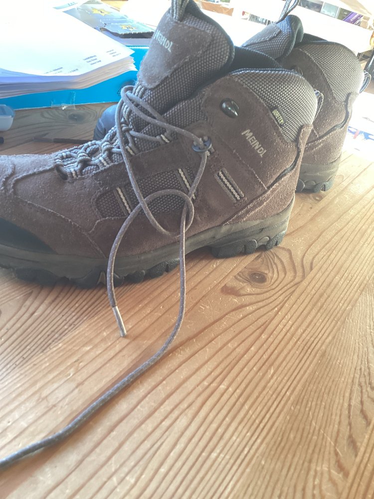 schöne neuwertige Wanderschuhe von Meindl gr.6,5in braun,wenig getragen entspricht gr.40