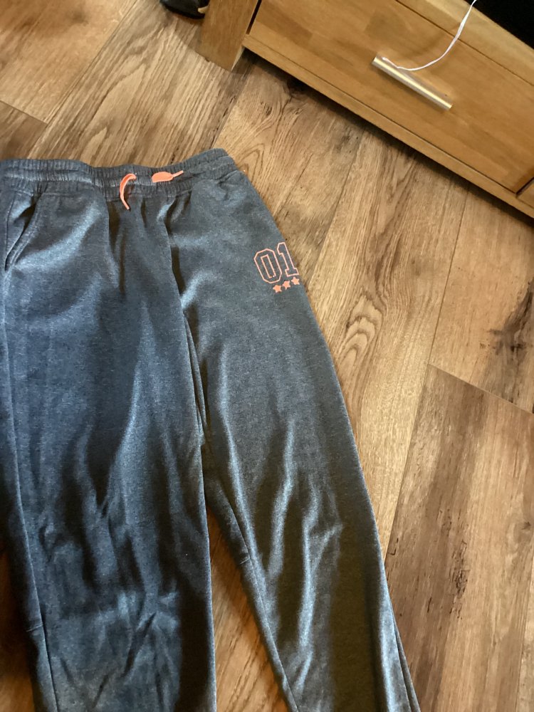 Schöne leichte Jogginghose gr.146/152