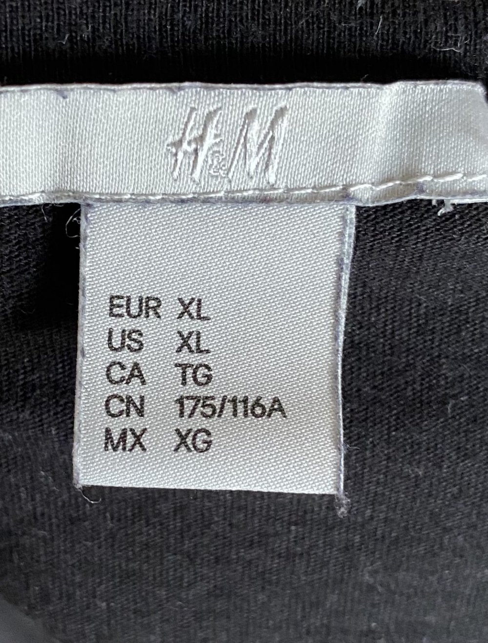 H&M, T-Shirt, Blütenapplikation, schwarz, Gr. XL